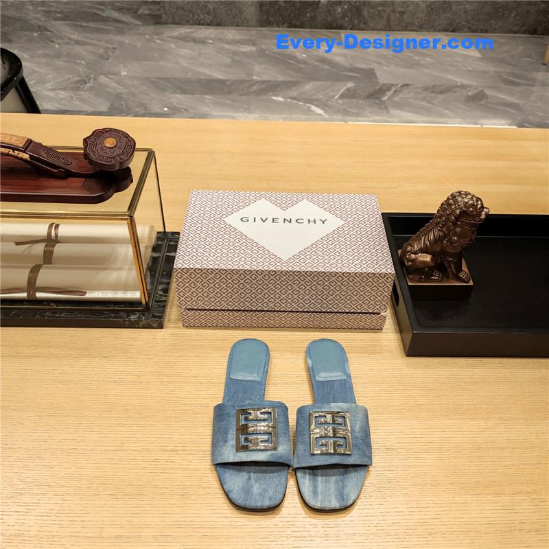 Givenchy Trendy Flat Slides