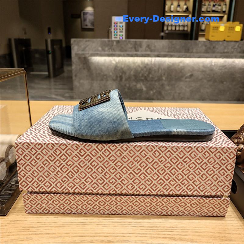 Givenchy Trendy Flat Slides