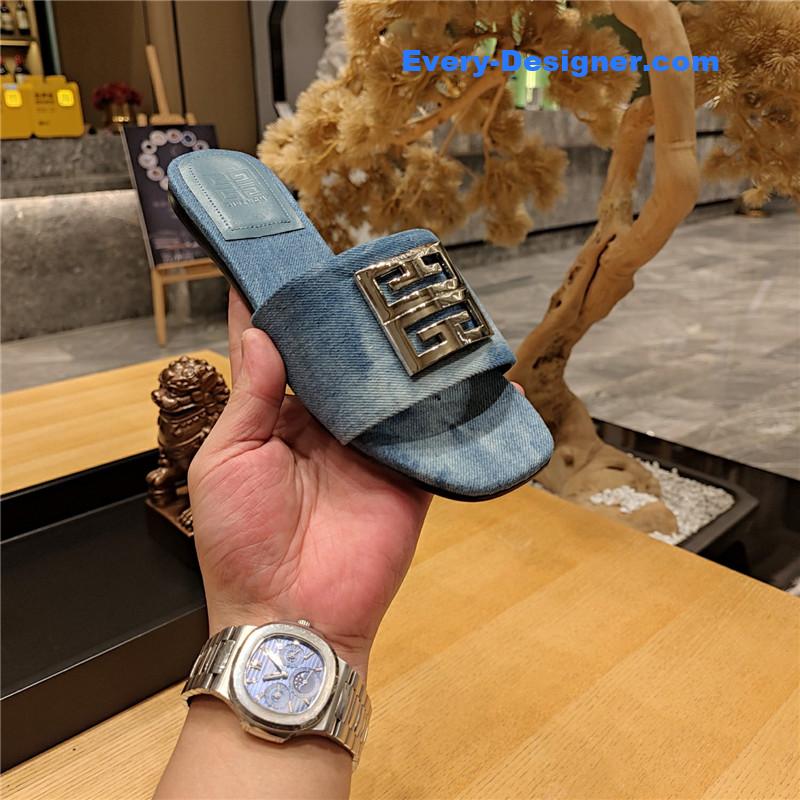 Givenchy Trendy Flat Slides