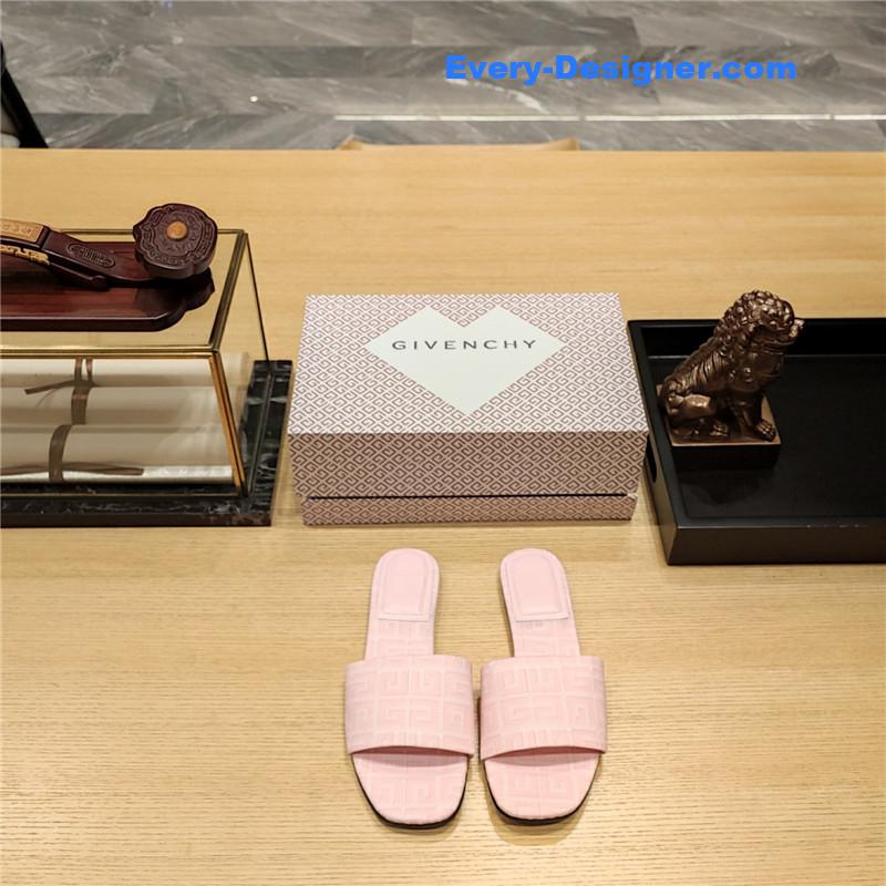 Givenchy Trendy Flat Slides