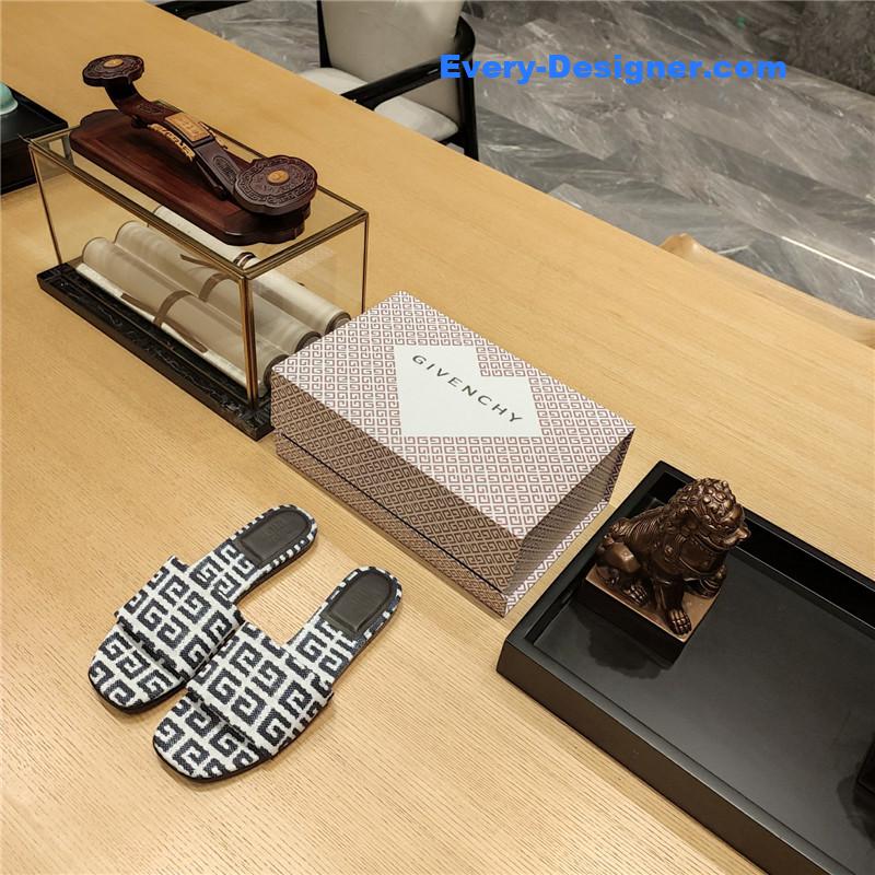 Givenchy Trendy Flat Slides