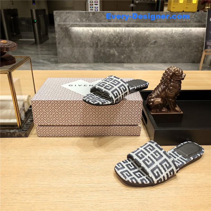 Givenchy Trendy Flat Slides