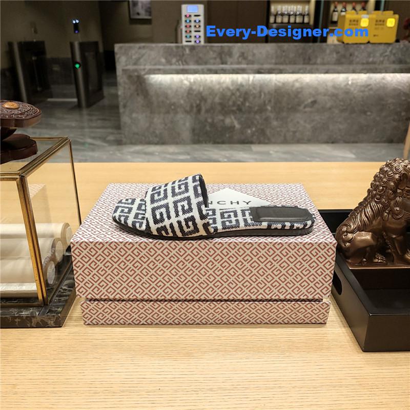 Givenchy Trendy Flat Slides