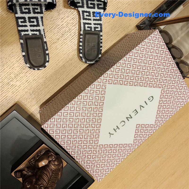 Givenchy Trendy Flat Slides