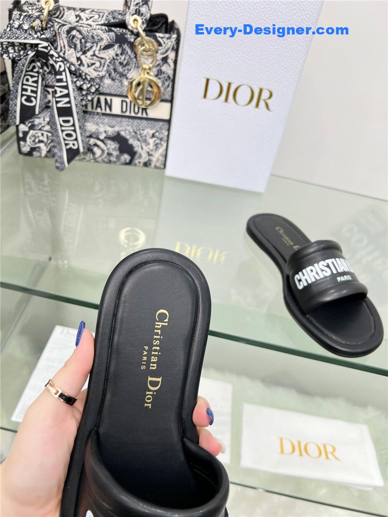 D10r platform sandals