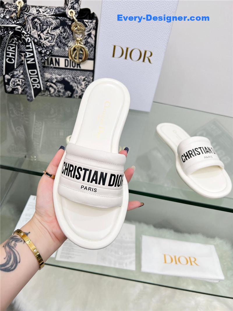 D10r platform sandals