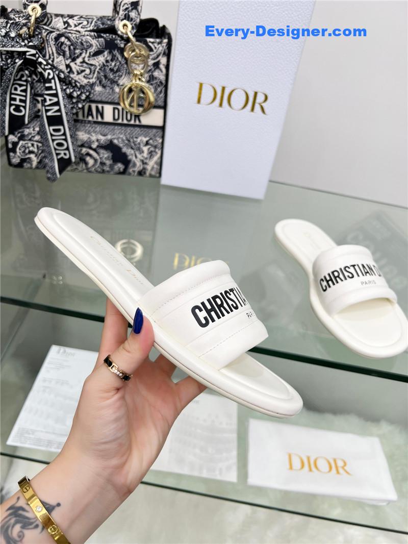 D10r platform sandals