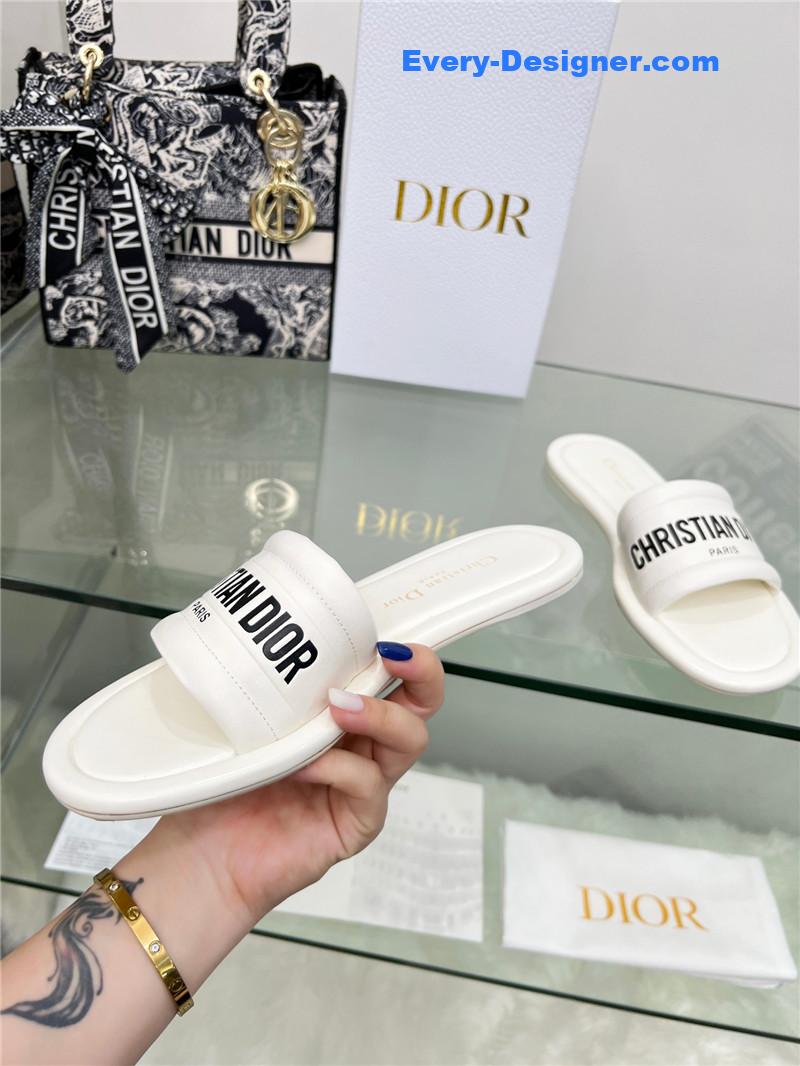 D10r platform sandals