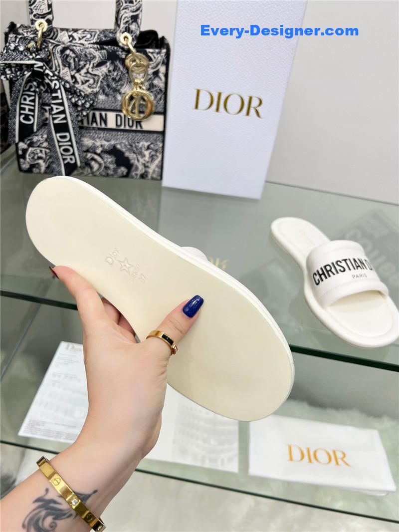 D10r platform sandals