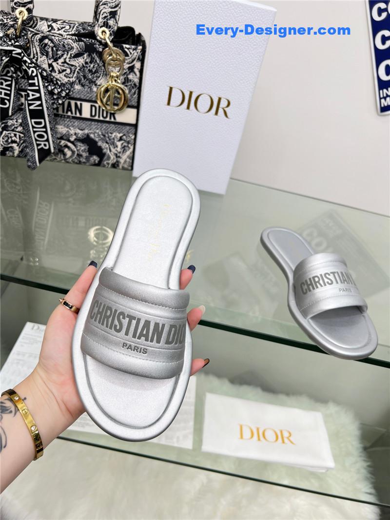 D10r platform sandals