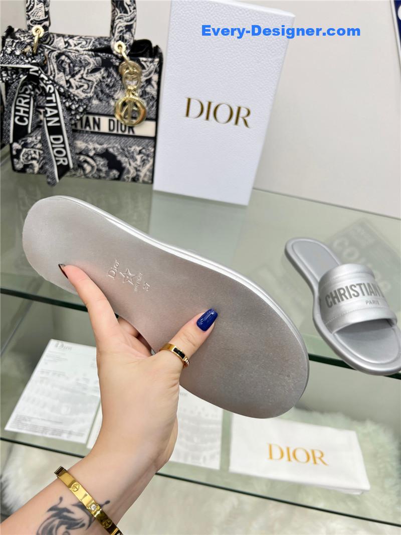 D10r platform sandals