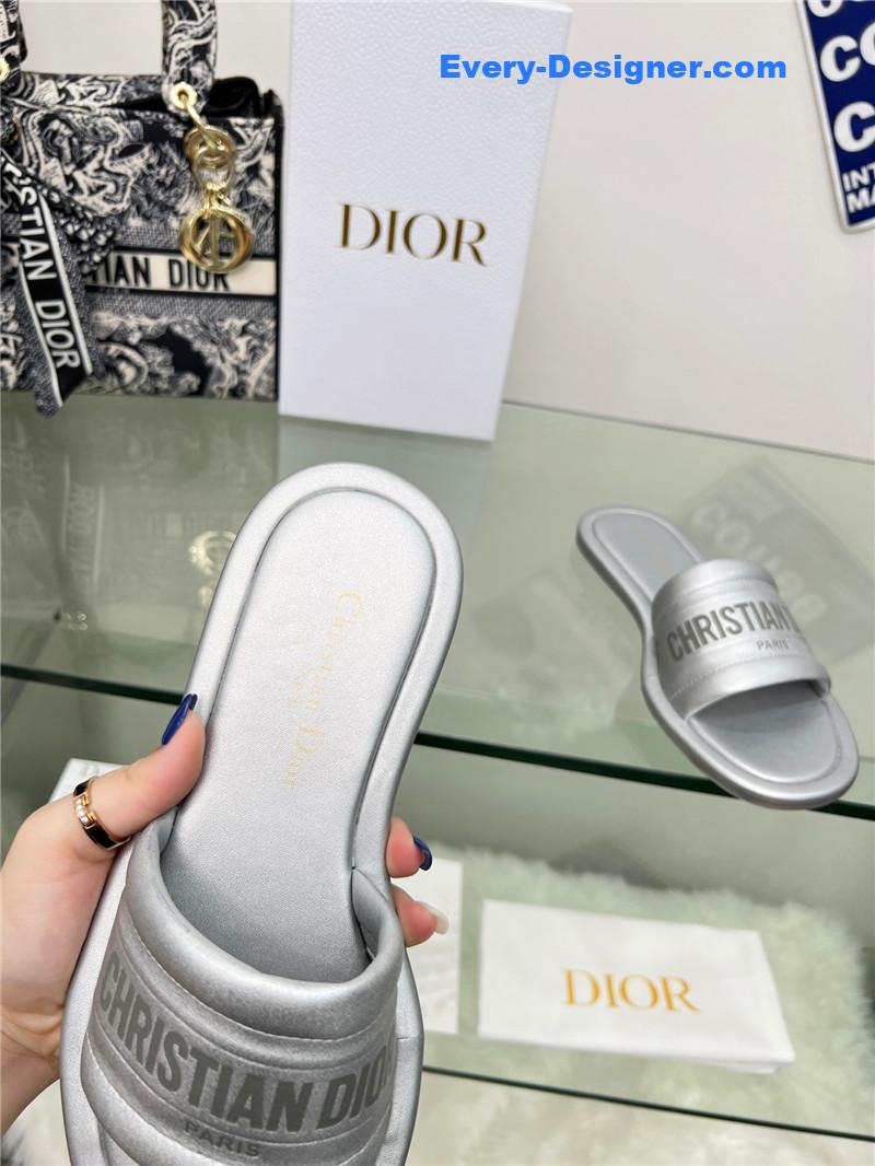 D10r platform sandals
