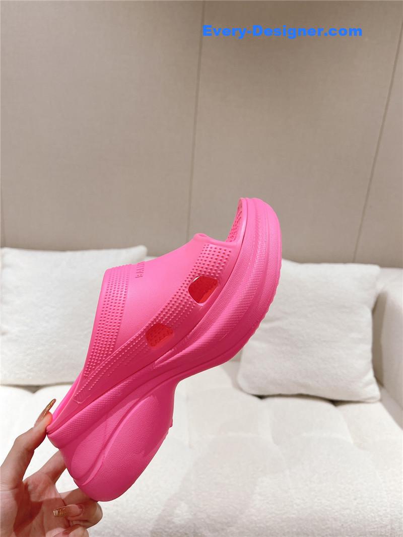 Ba1en*iaga explosive wedge platform sandals