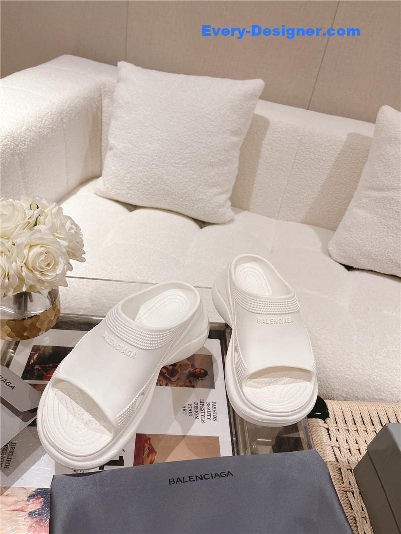 Ba1en*iaga explosive wedge platform sandals