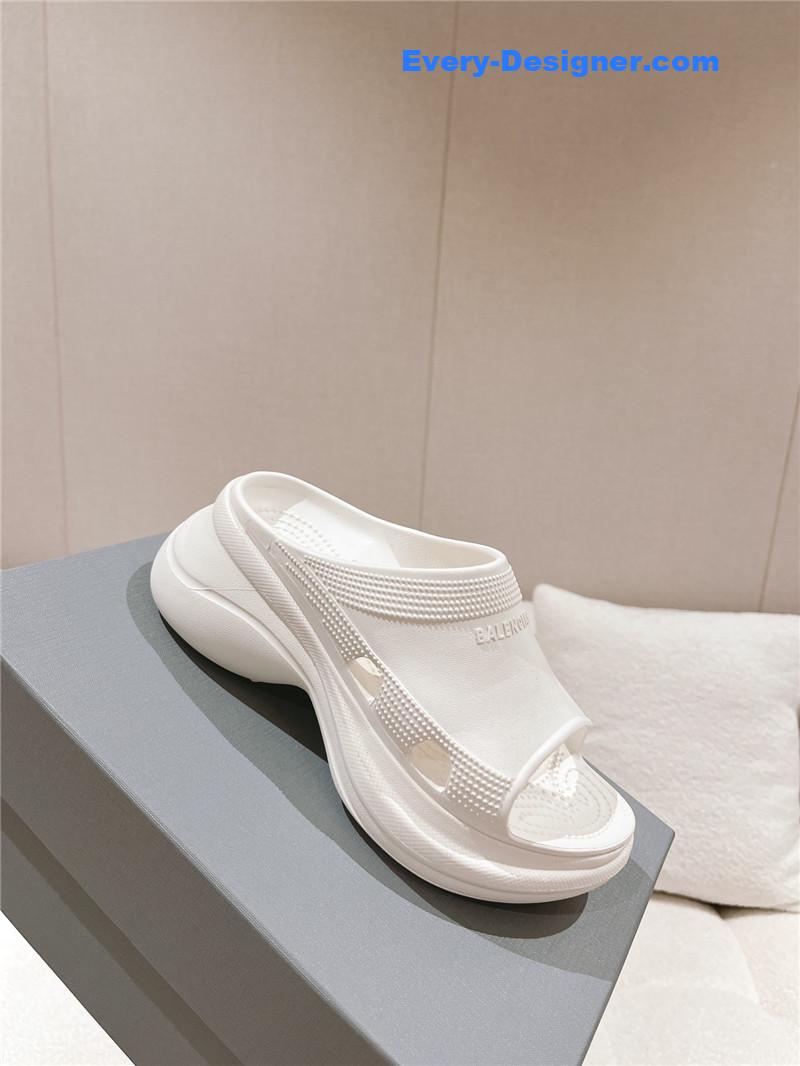 Ba1en*iaga explosive wedge platform sandals