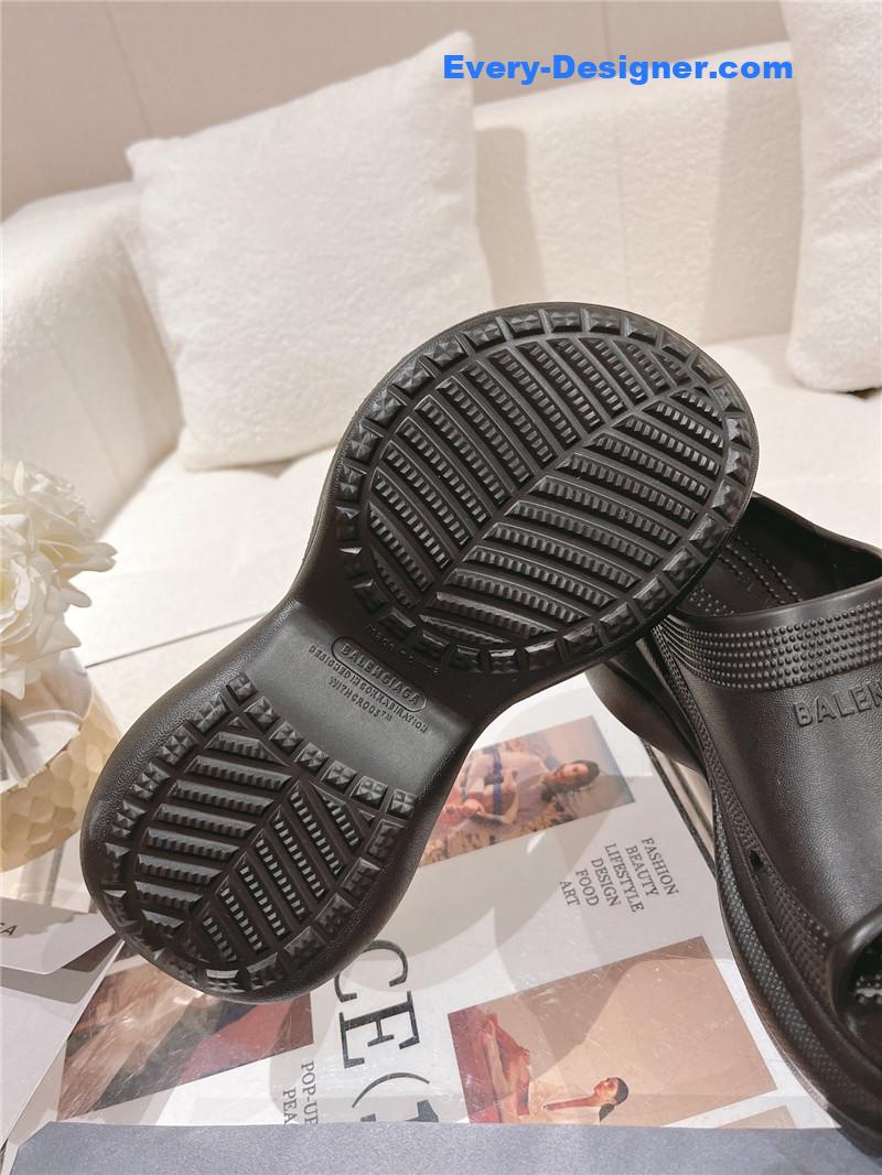 Ba1en*iaga explosive wedge platform sandals