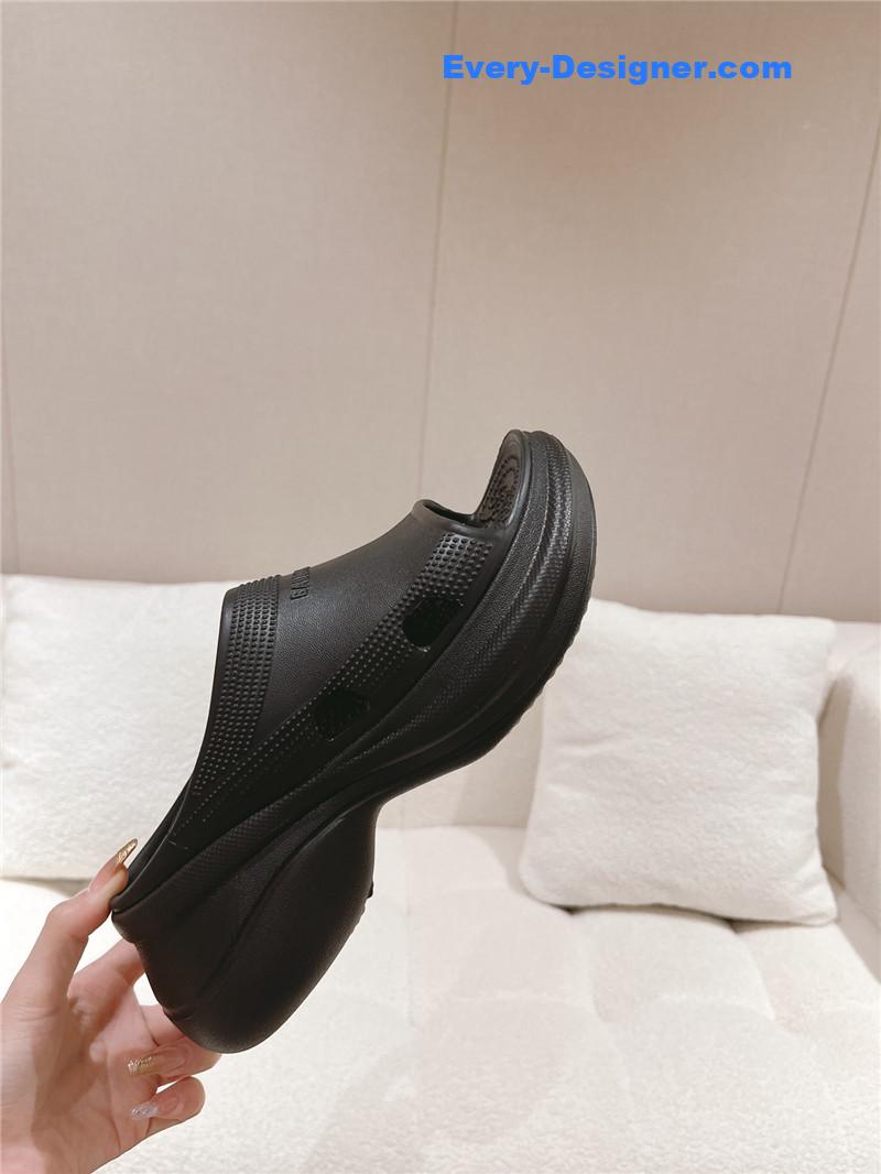 Ba1en*iaga explosive wedge platform sandals