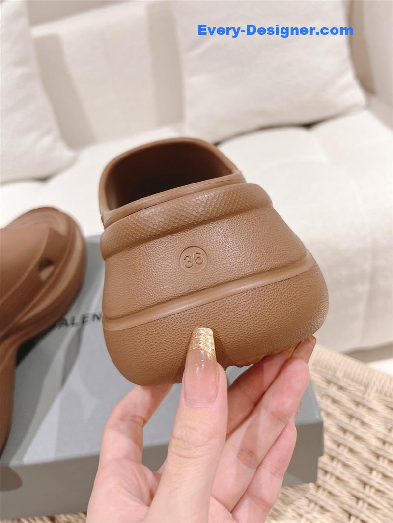 Ba1en*iaga explosive wedge platform sandals