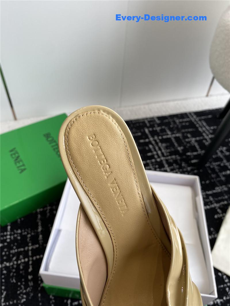 b0tt*ga Ven*ta pre-fall new bunnie mules