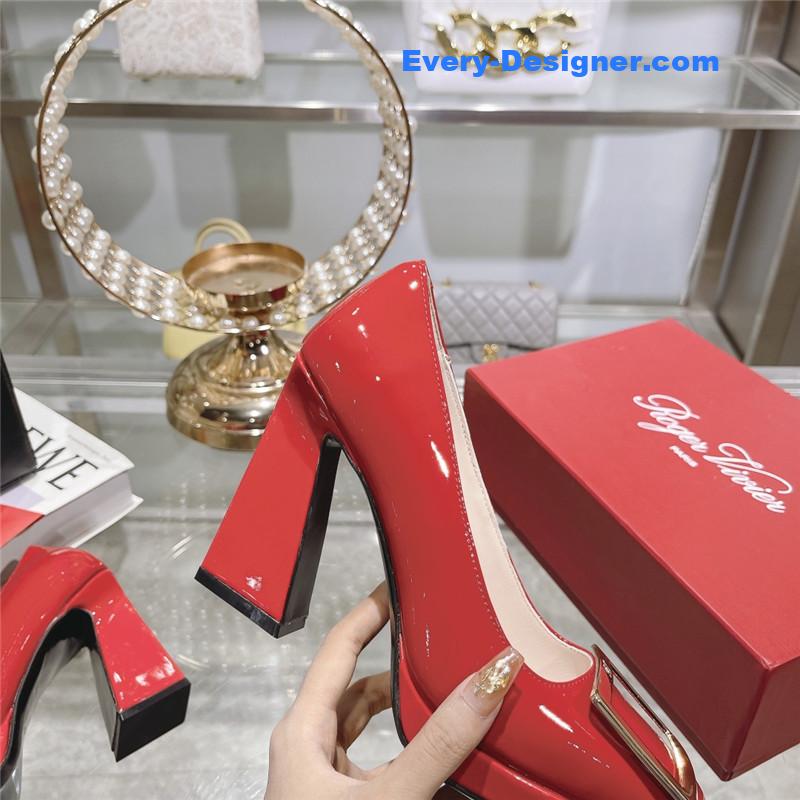 Roger vivier classic buckle pumps