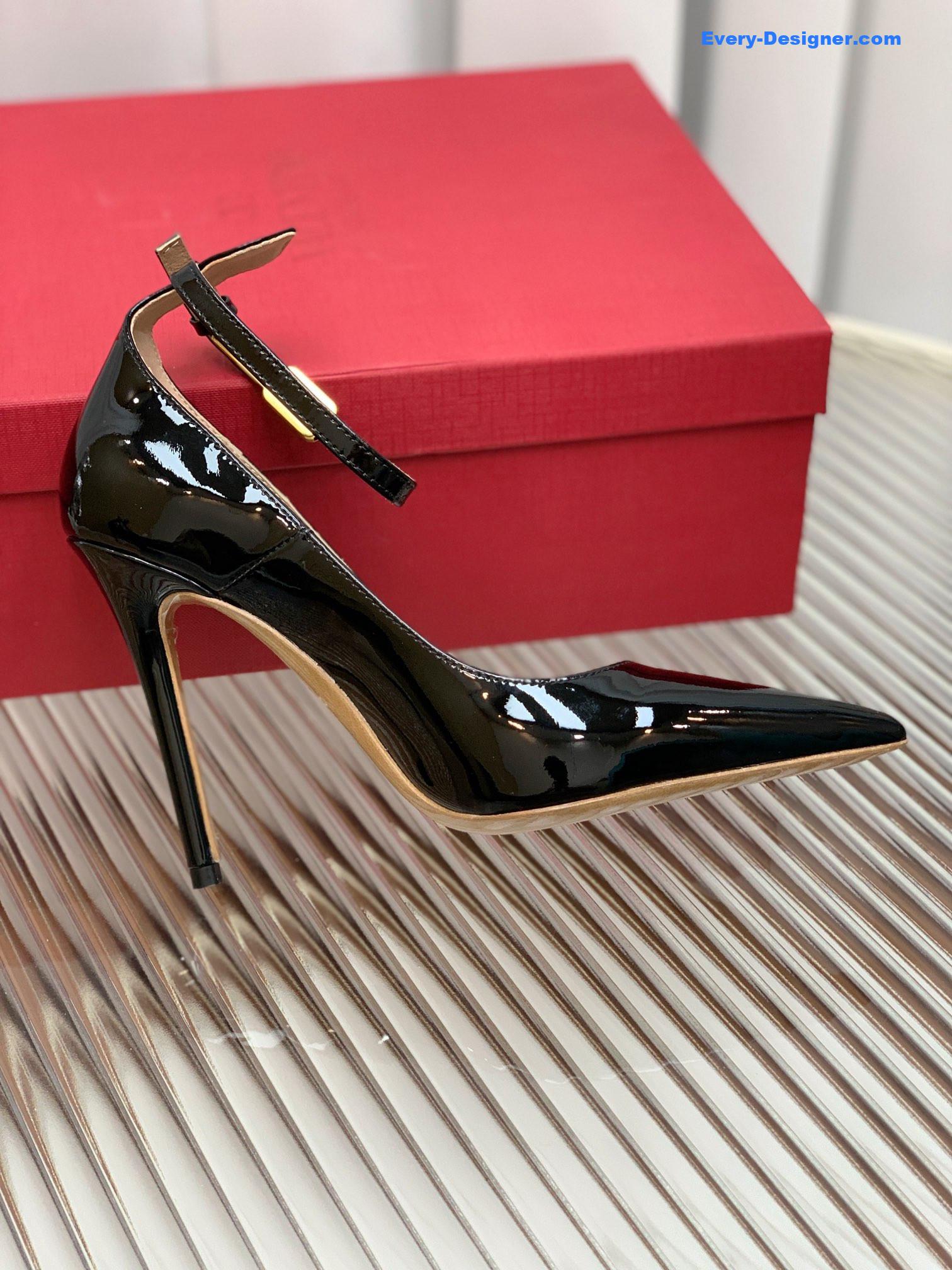 Va1e*ntin0 high heel pointed shoes