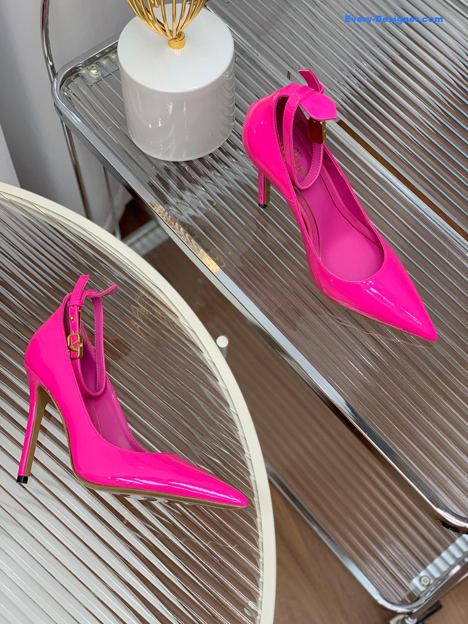 Va1e*ntin0 high heel pointed shoes