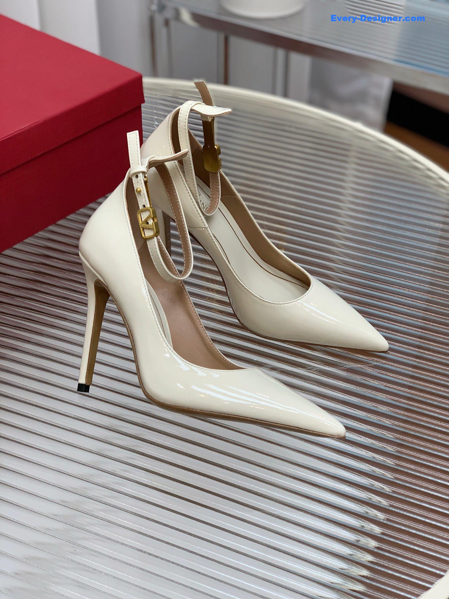 Va1e*ntin0 high heel pointed shoes