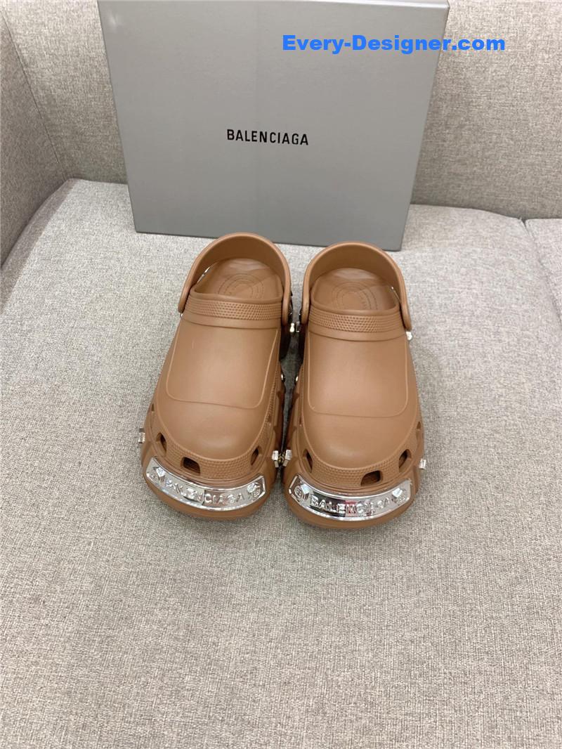 Ba1en*iaga platform heeled clogs