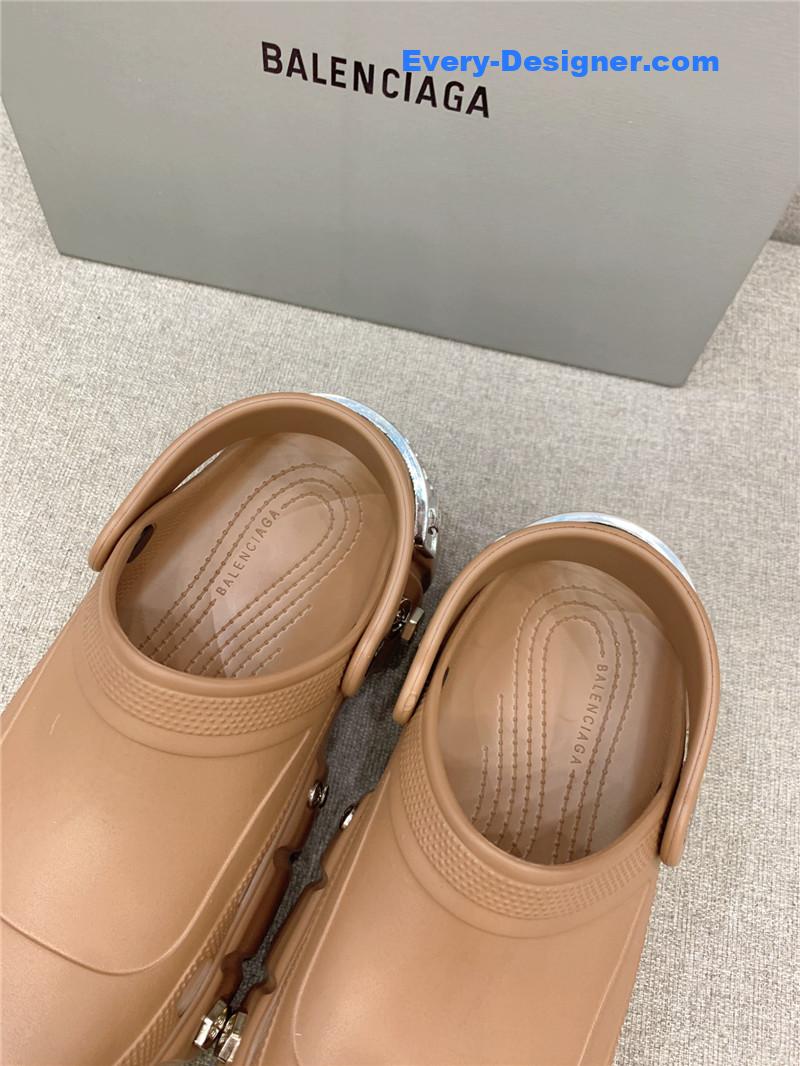 Ba1en*iaga platform heeled clogs