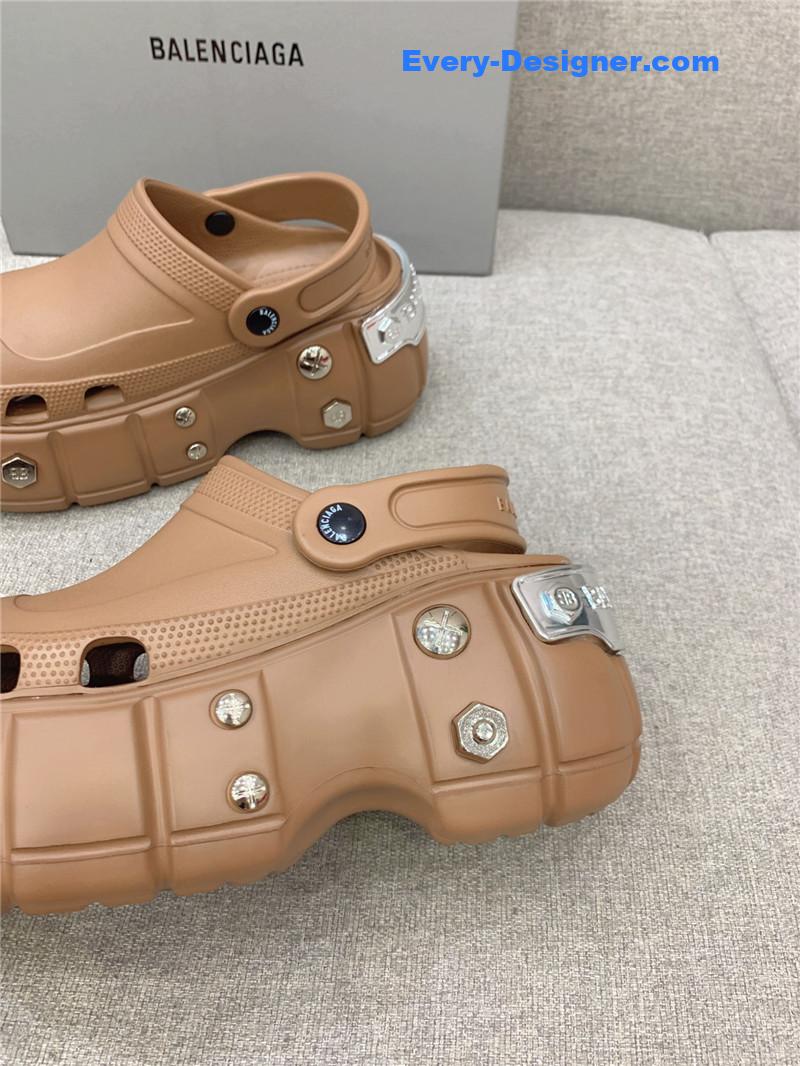 Ba1en*iaga platform heeled clogs