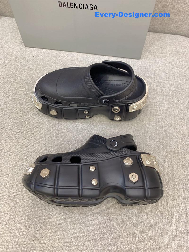 ba1en*iaga x Cr0c5 platform clogs