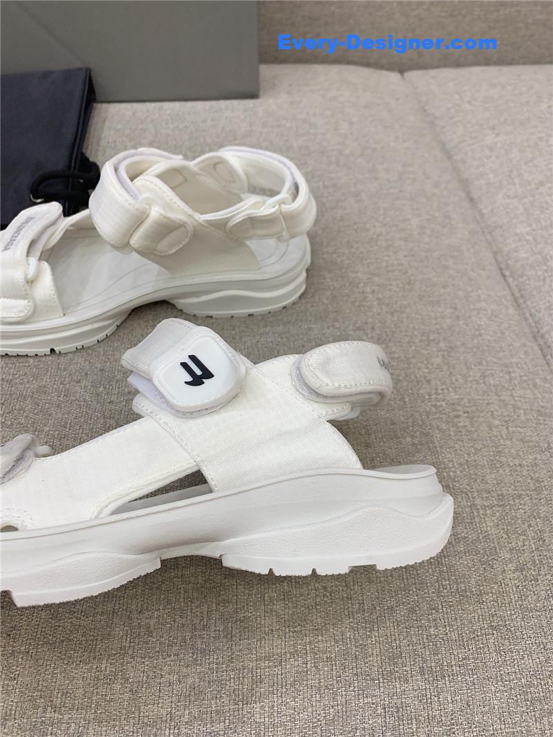 Ba1en*iaga new velcro sandals