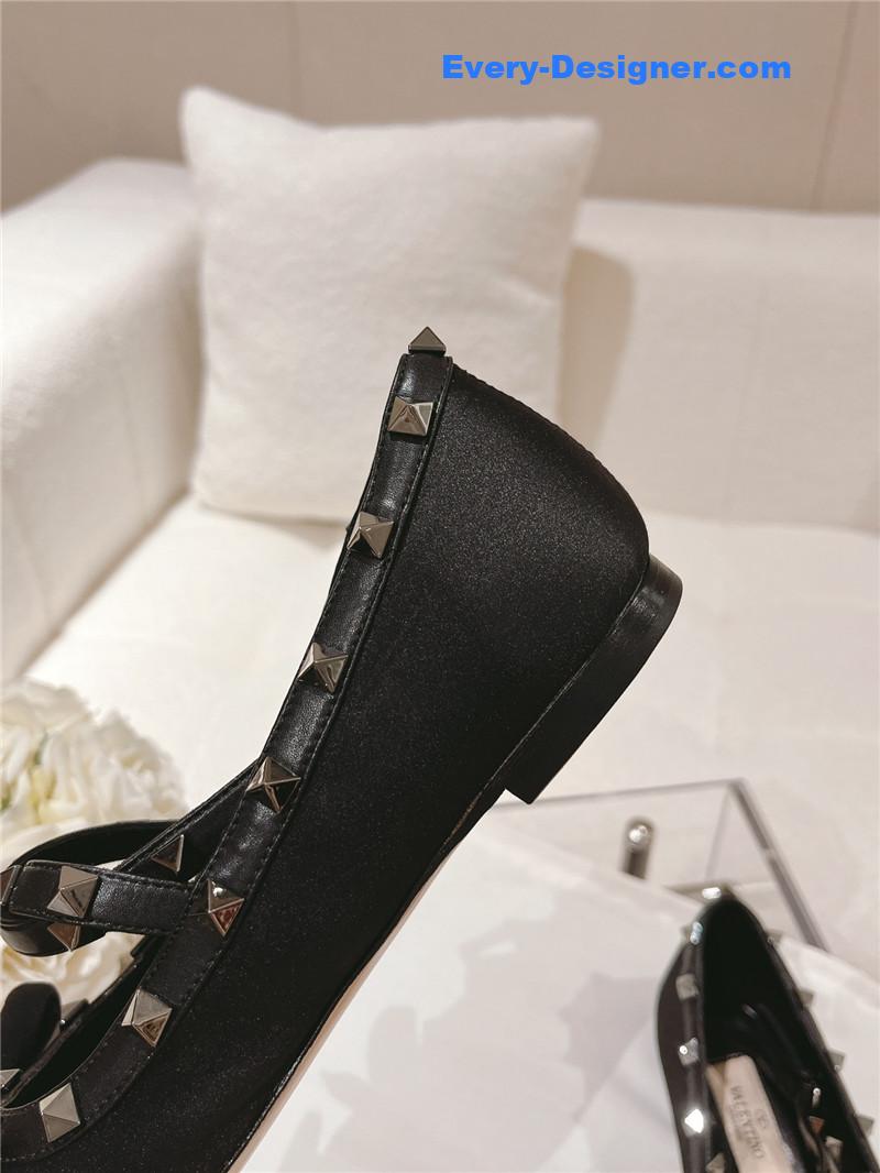 Va1e*ntin0 vintage craft pyramid big willow studded flats