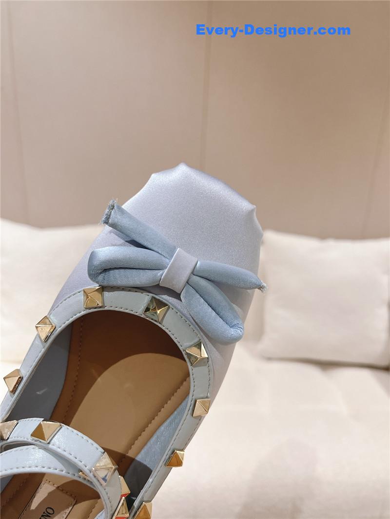 Va1e*ntin0 vintage craft pyramid big willow studded flats