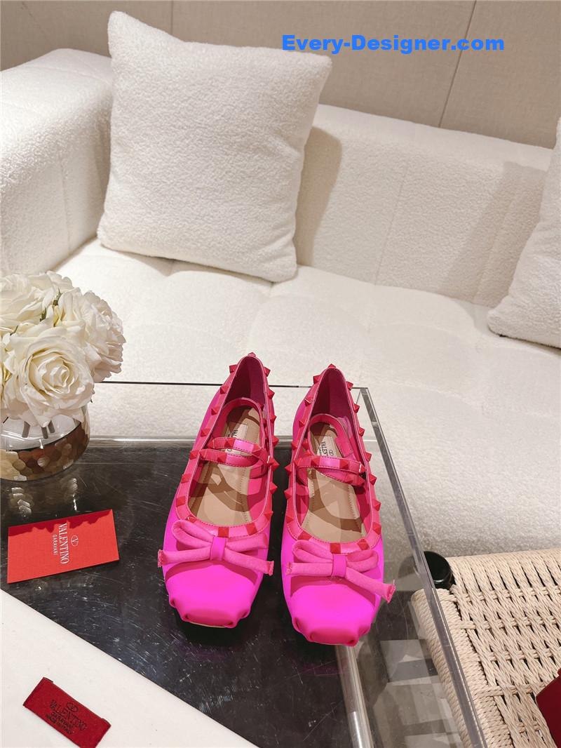 Va1e*ntin0 vintage craft pyramid big willow studded flats