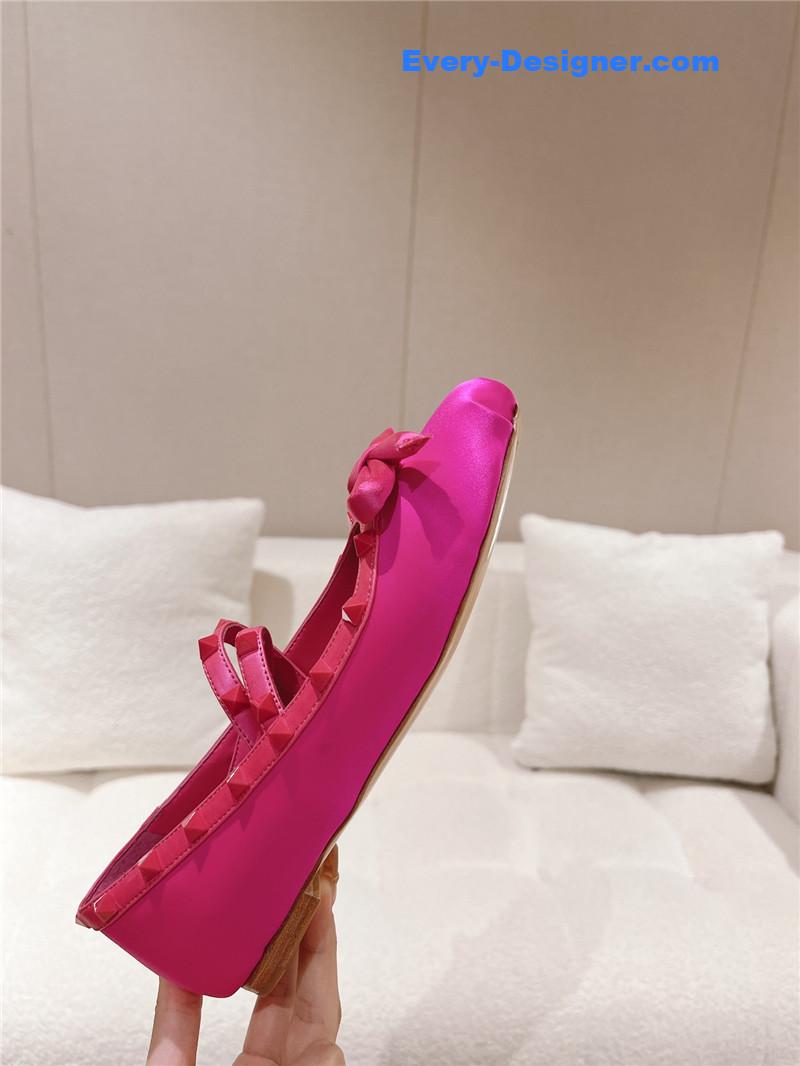 Va1e*ntin0 vintage craft pyramid big willow studded flats