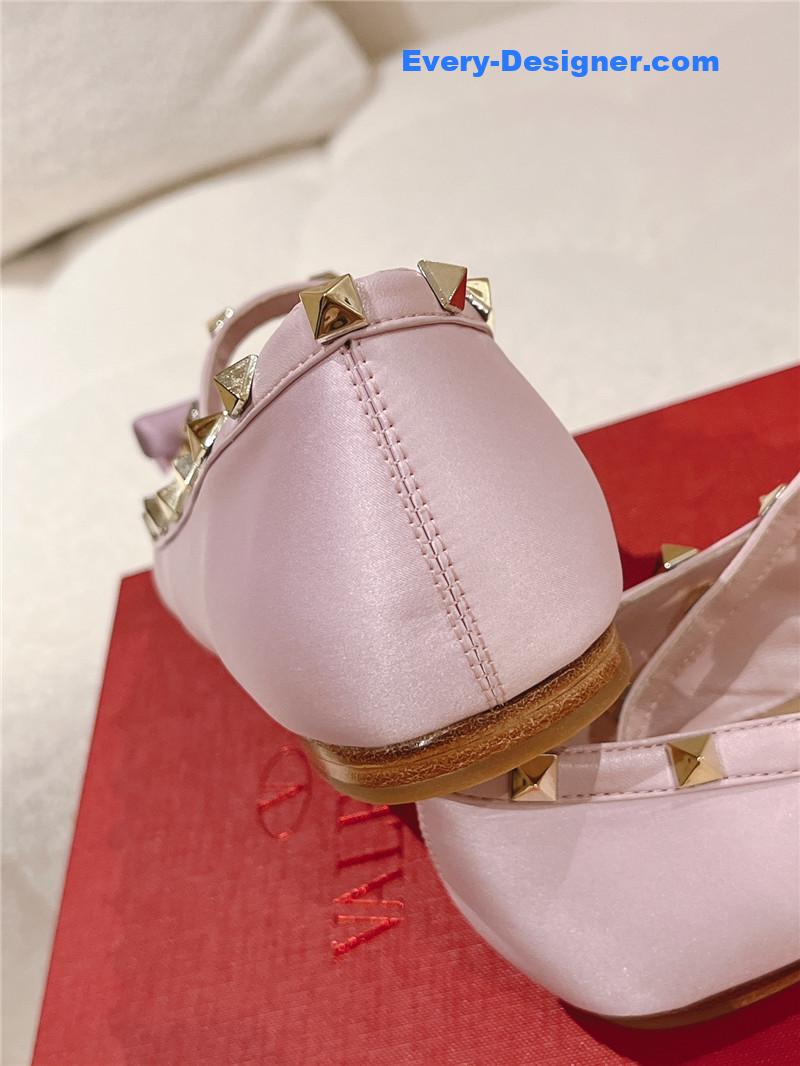 Va1e*ntin0 vintage craft pyramid big willow studded flats