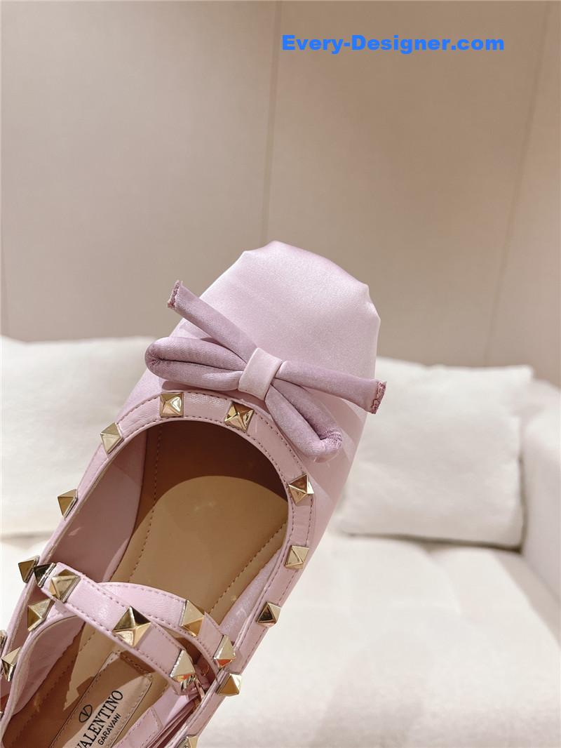 Va1e*ntin0 vintage craft pyramid big willow studded flats