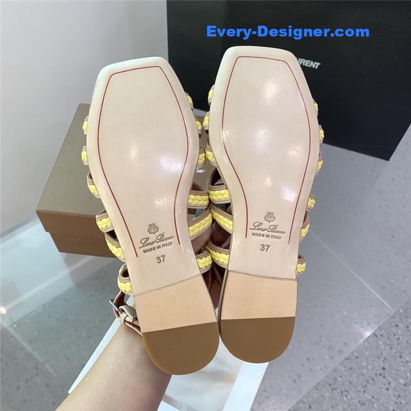 L0r0 P1ana flat sandals