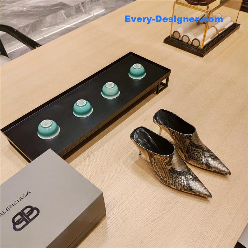 Ba1en*iaga deep toe slippers