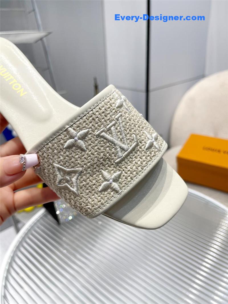 l0vis Vvtt0n lv catwalk flat slippers