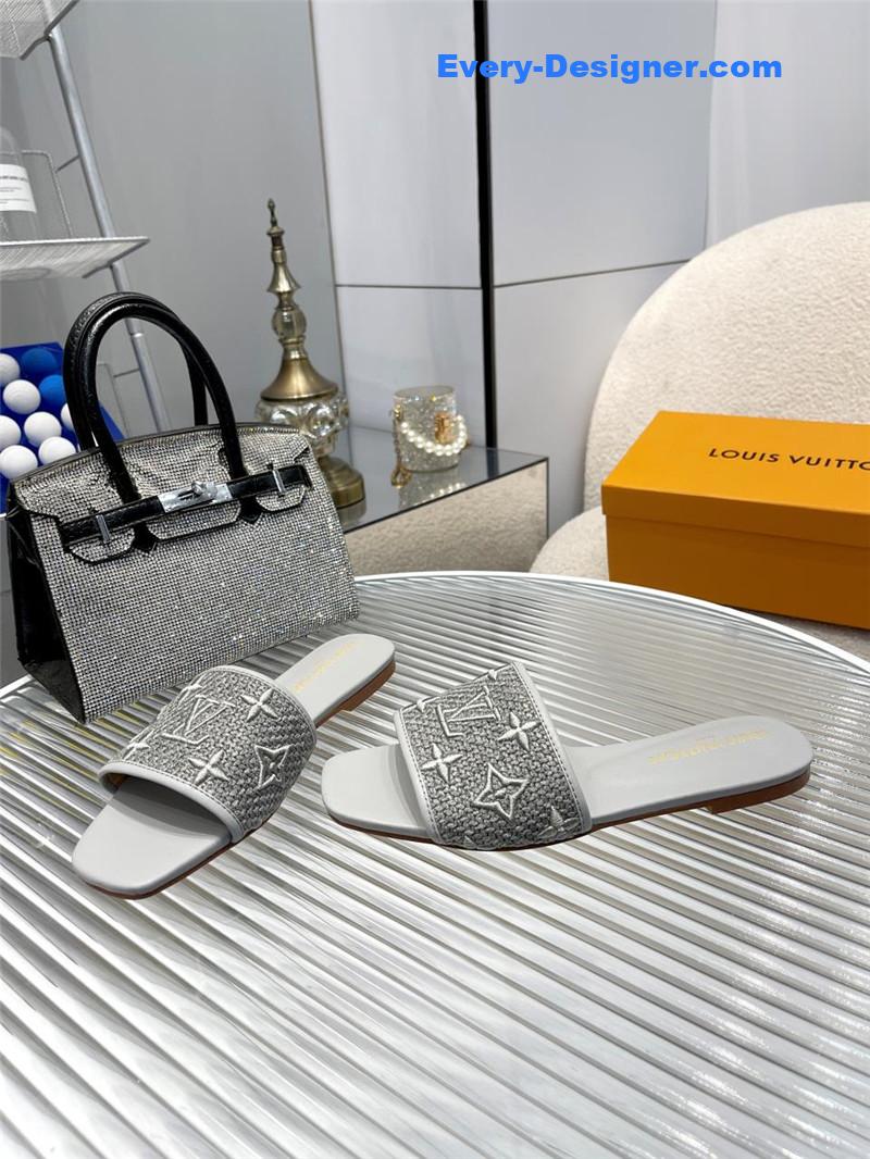 l0vis Vvtt0n lv catwalk flat slippers