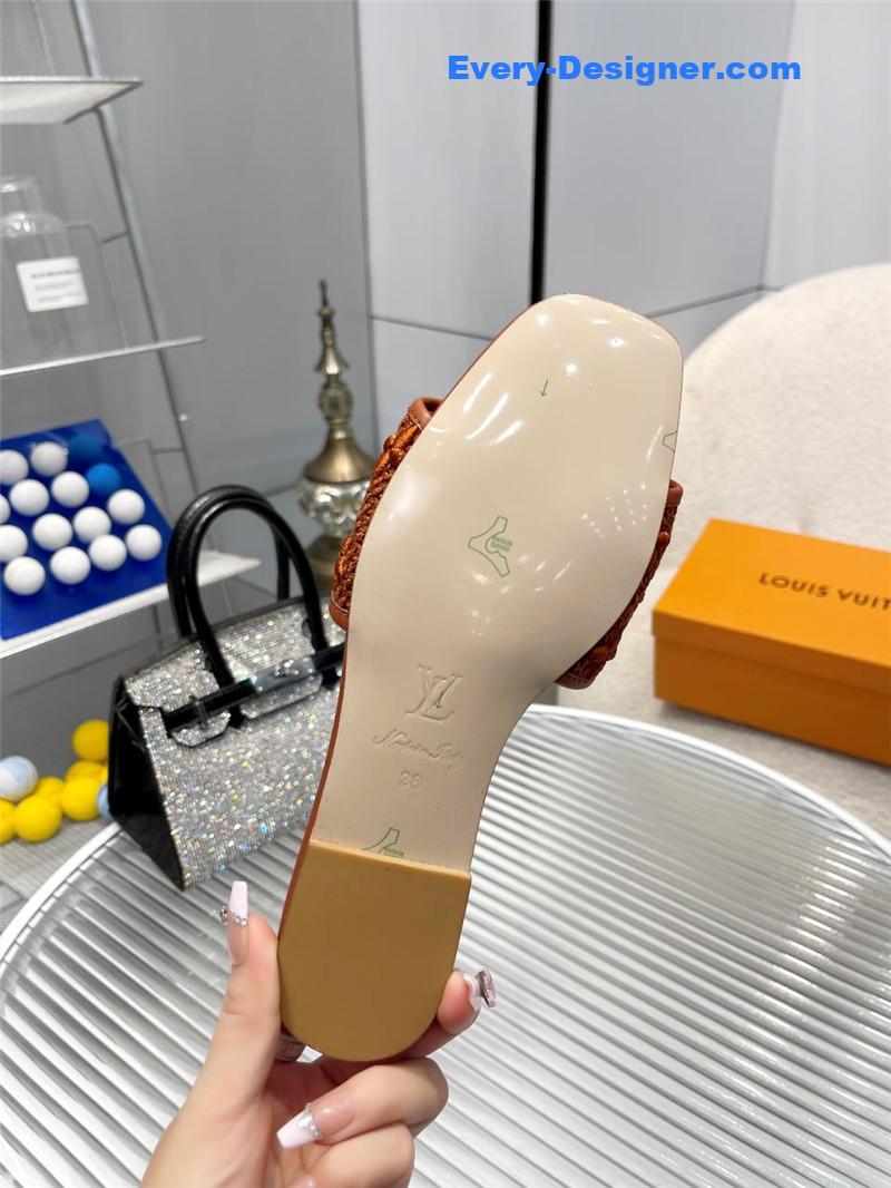 l0vis Vvtt0n lv catwalk flat slippers