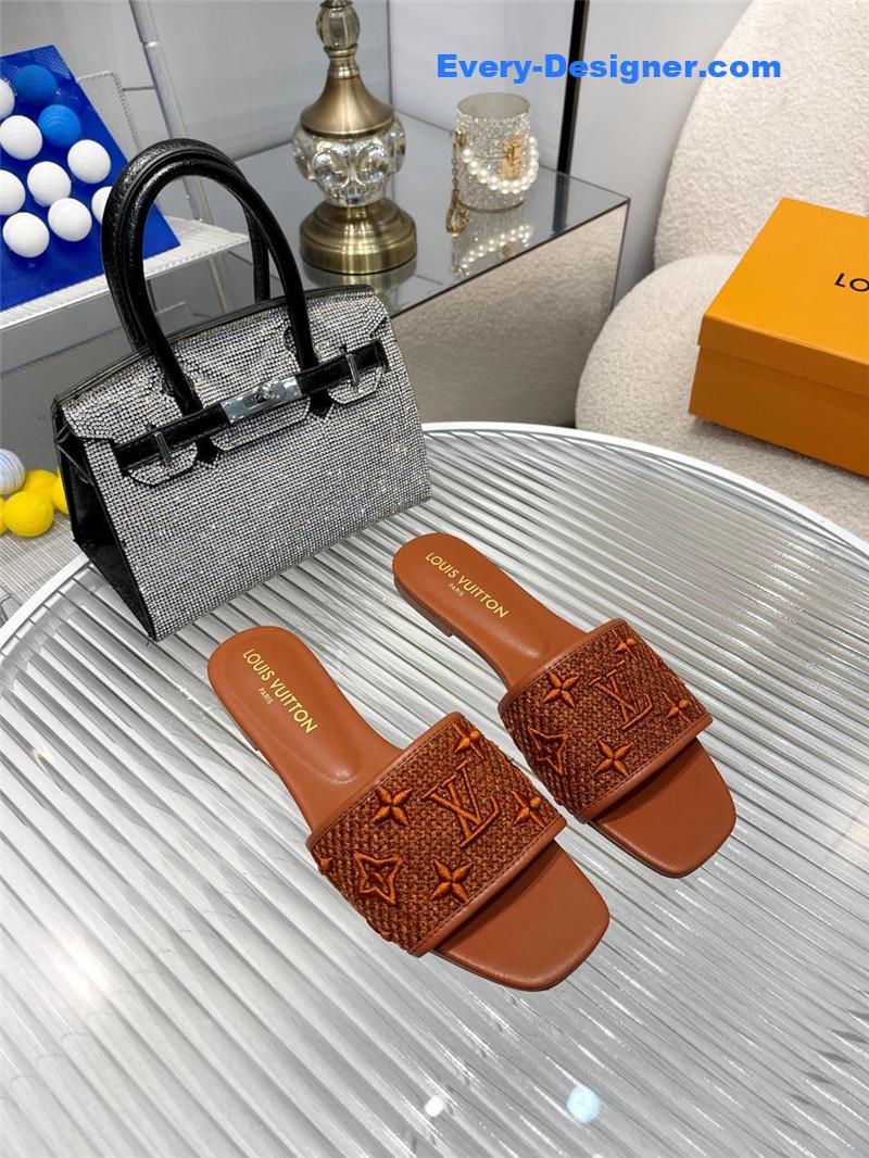 l0vis Vvtt0n lv catwalk flat slippers
