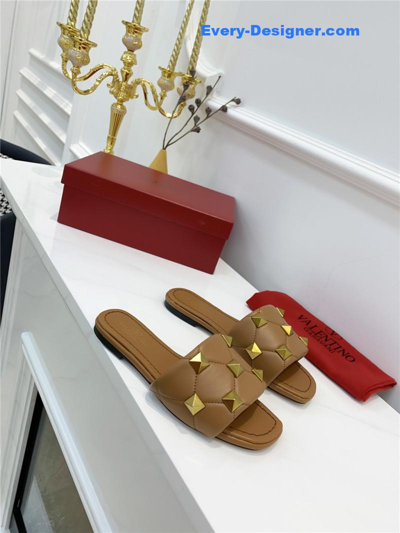 Va1e*ntin0 latest slippers