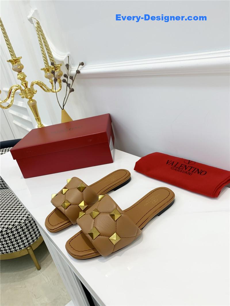 Va1e*ntin0 latest slippers