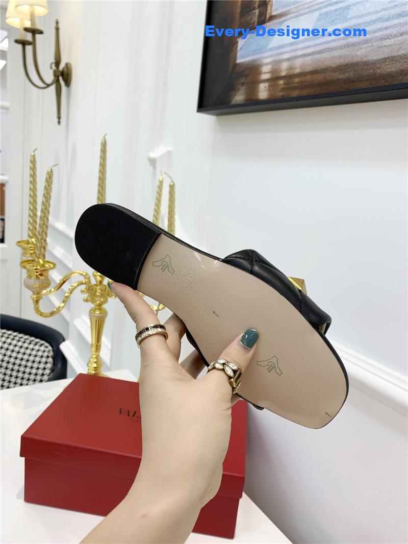 Va1e*ntin0 latest slippers