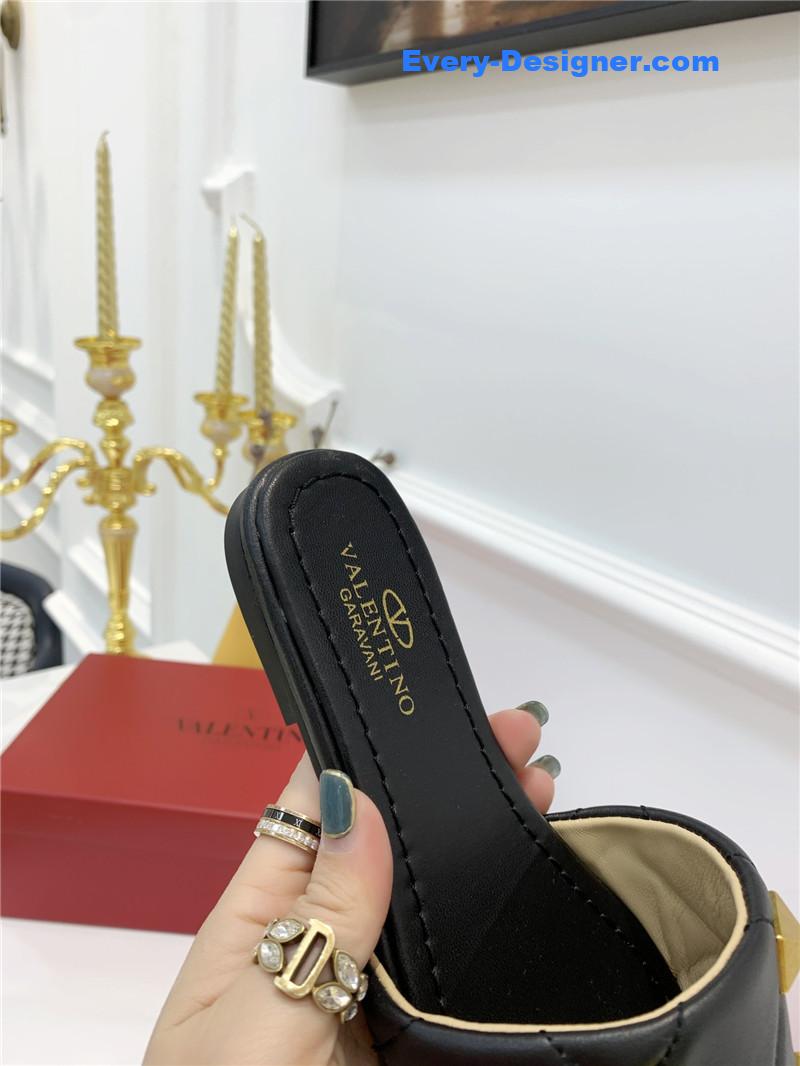 Va1e*ntin0 latest slippers