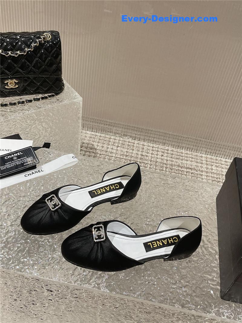 CC explosion diamond buckle hollow sandals