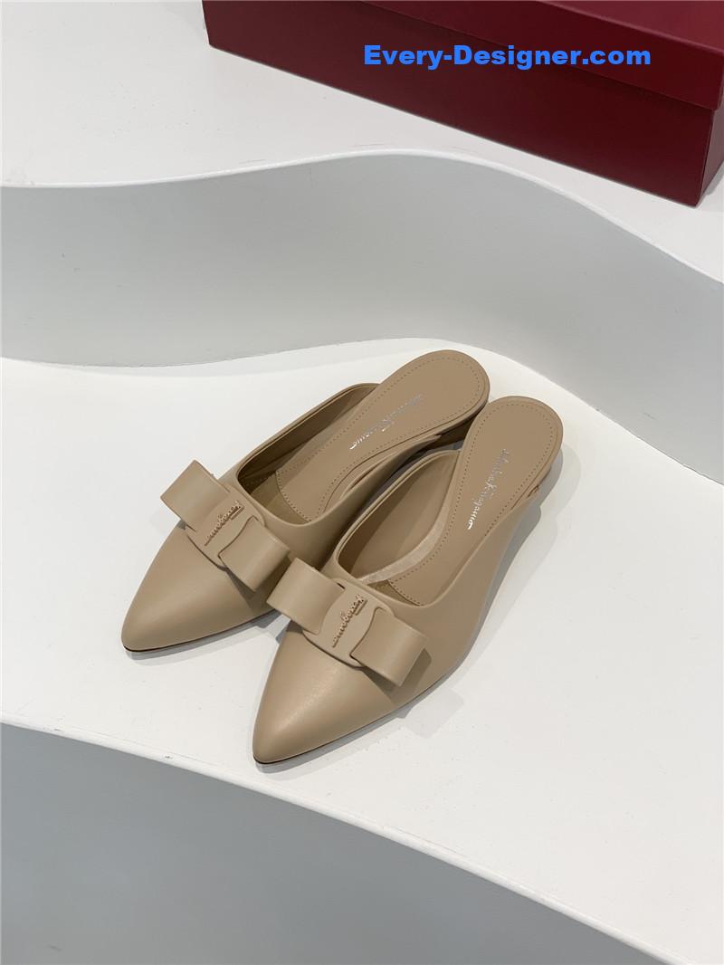 Salvatore Ferragamo new pointed half drag bow slippers